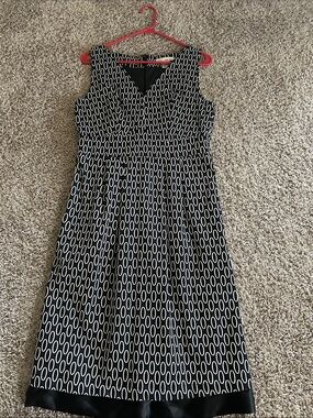 WD.NY Black and White Sleeveless V-Neck Midi Dress